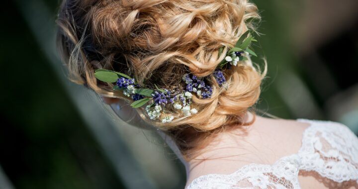 Coiffures de mariage sur cheveux courts et fins : inspiration pour votre cérémonie