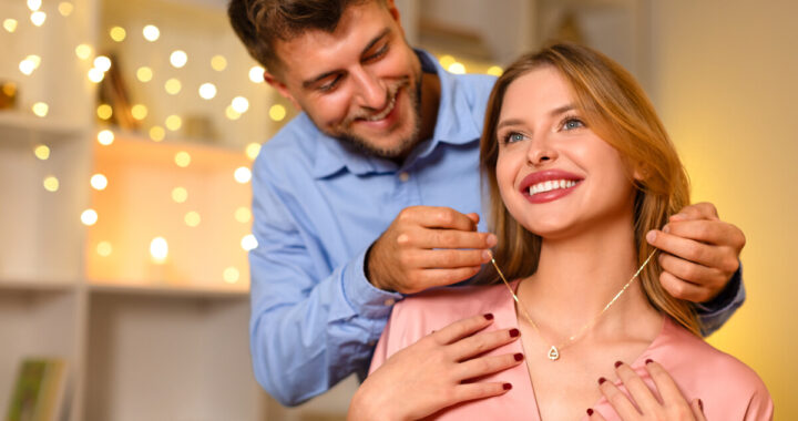 Quel bijou offrir pour un anniversaire de mariage ?
