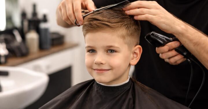 Comment entretenir une coupe courte pour petit garçon ?