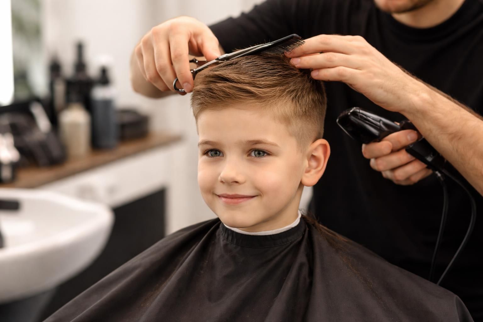 découvrez nos conseils pratiques pour entretenir une coupe courte pour petit garçon et garder une coiffure fraîche et soignée au quotidien.