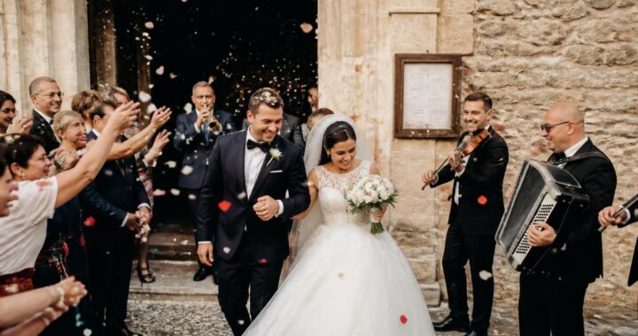 L&rsquo;importance de la musique pour la sortie d’église d’un mariage traditionnel